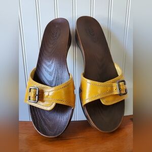Dr. Scholl's Yellow and Brown Sandals